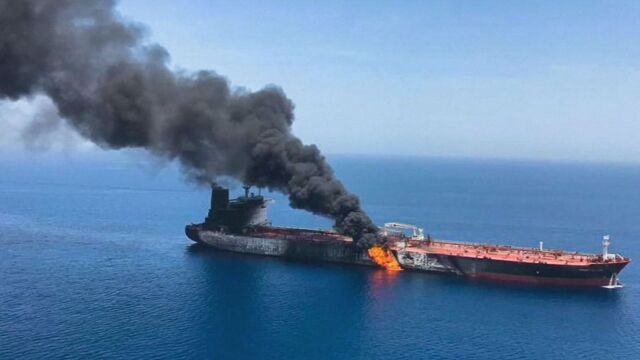Снимка: Гръцки петролен танкер е ударен от „неизвестен обект“ в Черно море