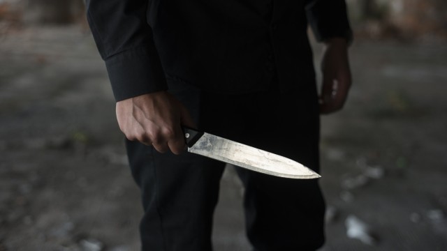 Снимка: Мъж намушка жена си пред съда в Нова Загора