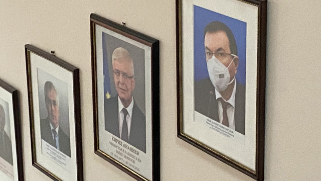 Снимка: Костадин Ангелов ще остане за поколенията маскиран и с микрофон (СНИМКИ)