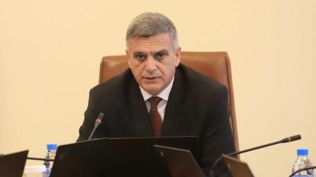 Снимка: Премиерът: Всички машини за изборите вече са налични