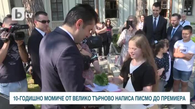 Снимка: Малката Александра написа писмо на премиера. Знаят ли децата кой е Кирил Петков?