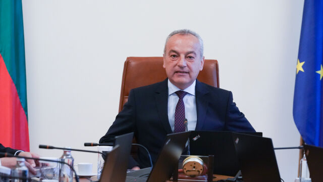 Снимка: Румен Радев назначи Гълъб Донев за началник на кабинета си 