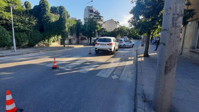 Снимка: Възрастна жена и 4-годишно дете са блъснати на пешеходна пътека в Пловдив