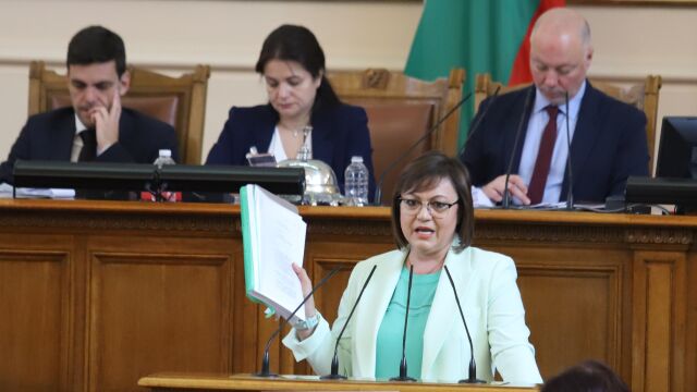 Снимка: Нинова призова Василев в парламента: Има ли пари във фонда за бедствия и аварии?