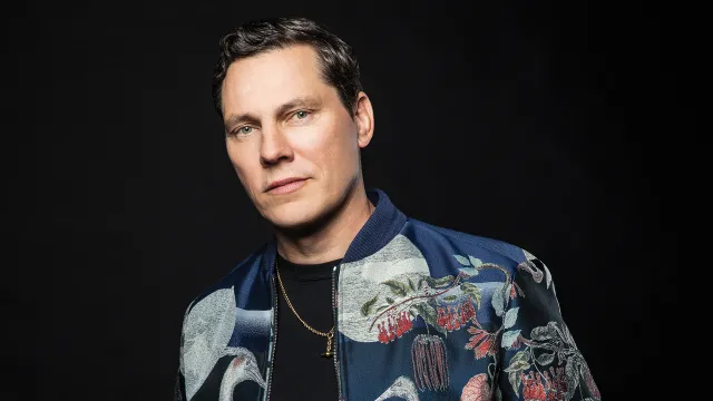 Tiësto дава своя принос за лято 2023