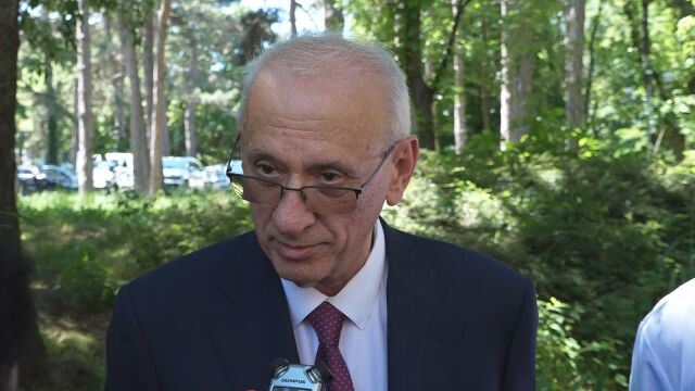 Снимка: Здравният министър за протеста на младите медици: Подкрепям ги, но в бюджета няма пари