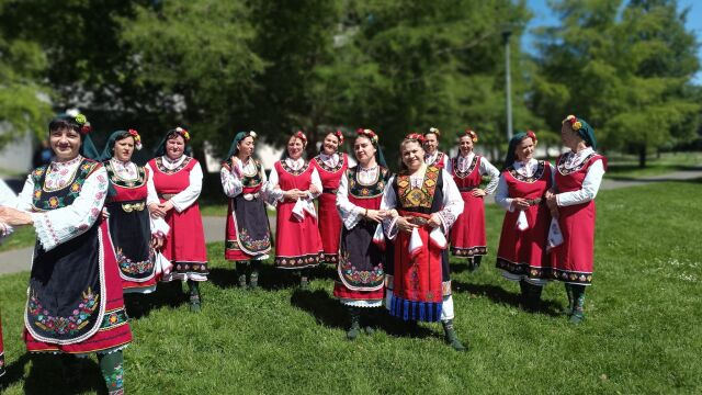 Снимка: Млада българка ще разплаче Франция с народни песни