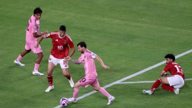Снимка: Пищна церемония и 0:0 с участието на Меси откриха световното клубно