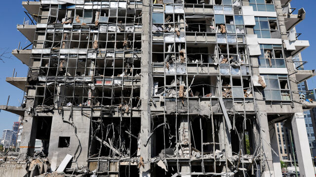 Ирански ракети поразиха болница „Сорока“ в Израел (СНИМКИ)  