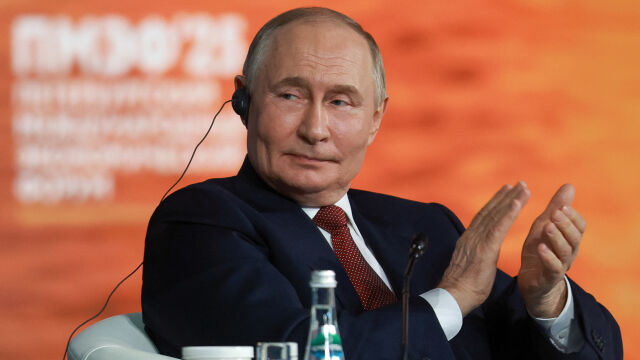 Снимка: „Честит рожден ден, г-н президент!“: Путин бе поздравен с три билборда в Ниш