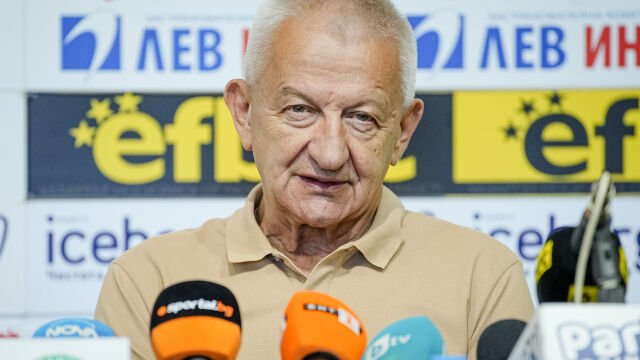Снимка: Крушарски за ситуацията в Локомотив Пловдив: Бебе на мегдан не се прави (ВИДЕО)