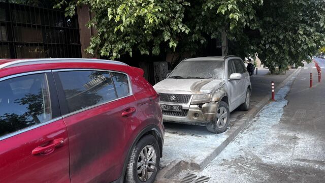 Снимка: Прокуратурата в Скопие поиска задържане под стража за заподозрения за палежа на колите на българското посолство