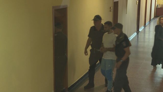 Жестокото убийство в Искър заради неплатена сметка: Оставиха в ареста двамата обвиняеми