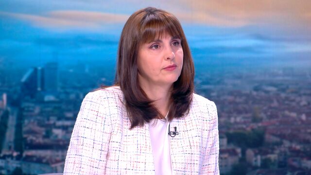 Ефремова за майчинството: Не е времето за промени, ще се обсъждат увеличения за 2027 г.