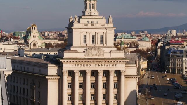 България е изпълнила всички 40 препоръки за борба с прането на пари и вече е извън „сивия“ списък