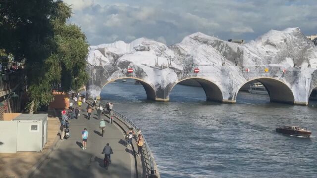 Снимка: „Пещерата на Пон Ньоф“: 40 години по-късно мостът отново е произведение на изкуството