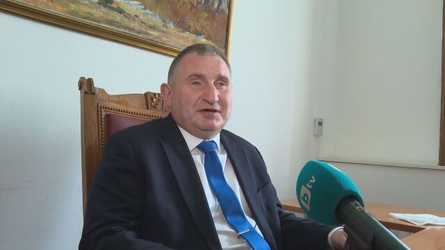 Снимка: 241-вият депутат: Среща с кучето водач роувър и незрящия депутат Иван Янев