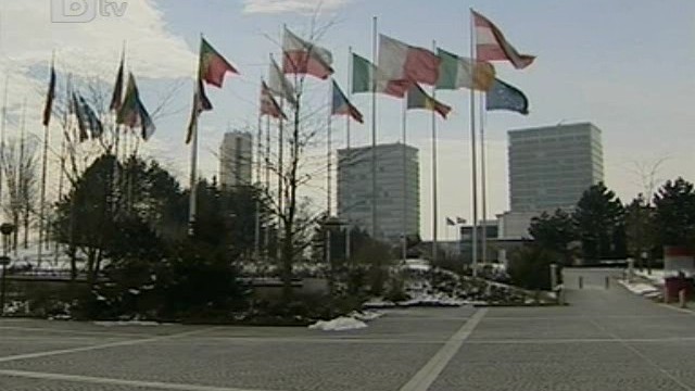 Снимка: Уличиха в корупция трима евродепутати