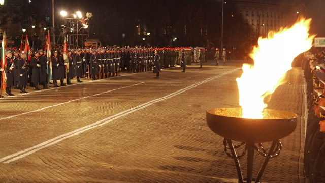Снимка: Гвардейският оркестър в последна подготовка за зарята-проверка на 3 март