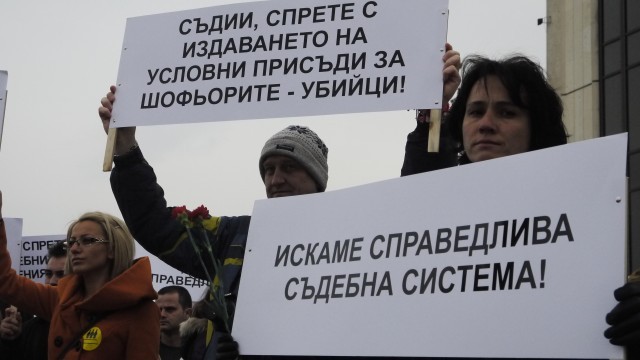 Снимка: Мирно шествие срещу убийците на пътя