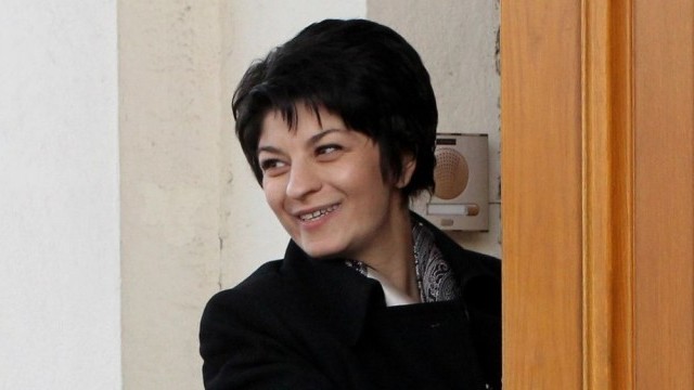 Снимка: Десислава Атанасова тръгна срещу лимита за лечение на деца в чужбина