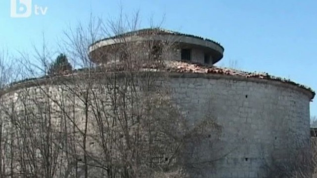Снимка: Българската юрта в Шумен - занемарена