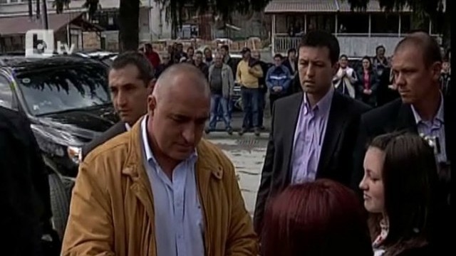 Снимка: Борисов провери заплатите, уреди и мач