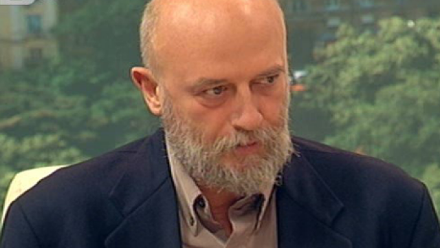Снимка: Четящ протест в подкрепа на Едвин Сугарев и Николай Генов