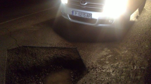 Снимка: Опасна дупка на пътя Русе - Велико Търново