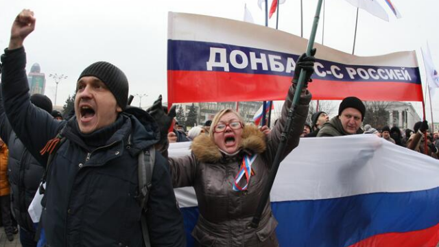 Снимка: Щурм на проруски протестиращи в Донецк
