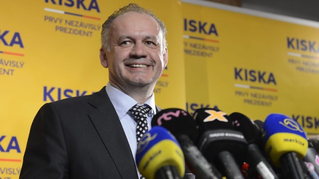 Снимка: Новият президент на Словакия дари заплатата си на 10 бедни