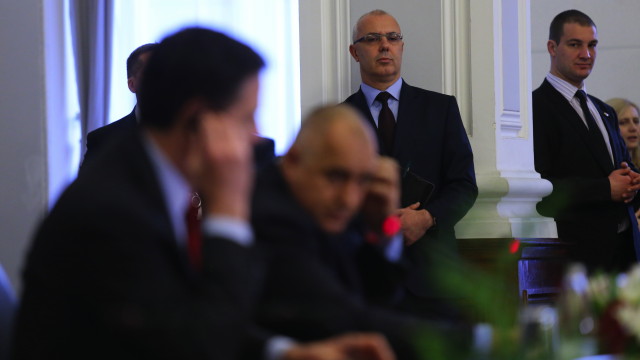 Снимка: „Оставката на Вучков не е окончателна” и други реакции от парламента