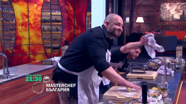 Двама кулинарни шампиони влизат в майсторския клас на професионалистите преди да се изправят в оспорвана битка за имунитет