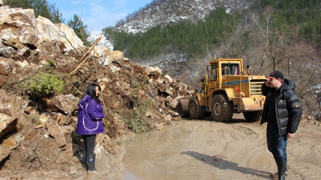 Снимка: 300 000 лв. струва разчистването на свлачището по пътя Пловдив - Смолян