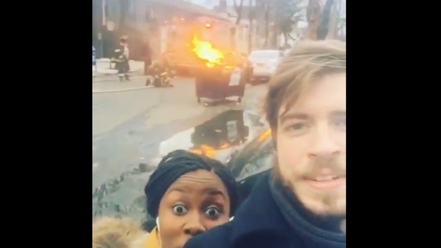 Снимка: Защо не трябва да си правите селфи пред пожар? (ВИДЕО)