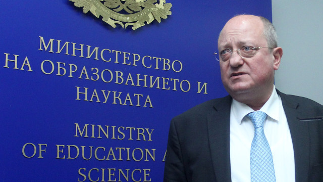Снимка: Танев отново поиска да се криминализира записването на „мъртви души” в училищата
