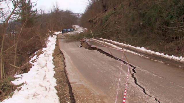 Снимка: Пропаднали пътища във Врачанско