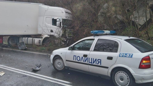 Снимка: Тежка катастрофа в Кресненското дефиле взе жертва