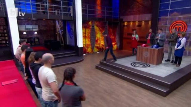 Участниците в MasterChef се разделят на червен и син отбор