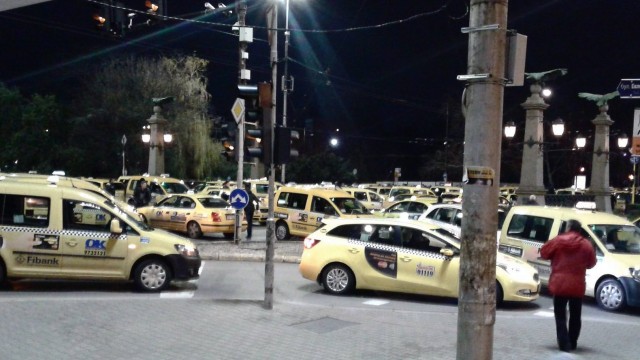 Снимка: Оправдан ли е протестът на таксиметровите шофьори в София? 