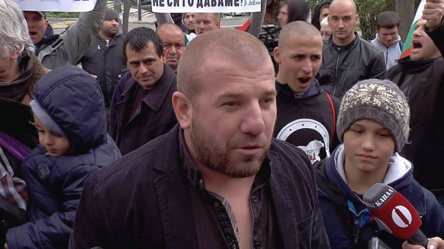 Снимка: Би Би Си: Динко –„ловецът” на мигранти, който стана знаменитост в България