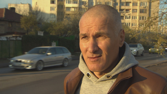 Снимка: Нападнатият таксиметров шофьор: Биячът повтаряше 