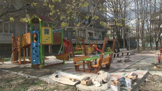 Снимка: Спор за изграждането на детска площадка във Варна завърши с арест