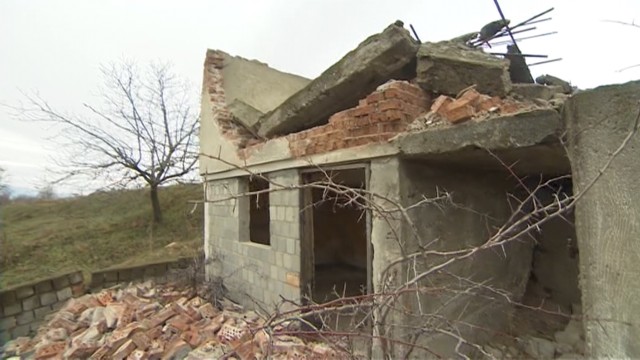 Снимка: Сградата убиец в Благоевград още не е обезопасена (ОБНОВЕНА)