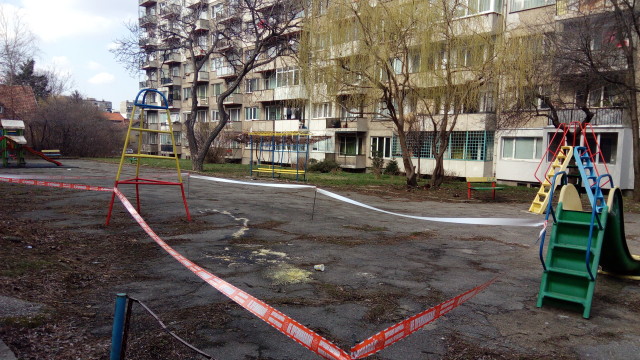 Снимка: Съмнителен прах на детска площадка в София вдигна на крак полицията