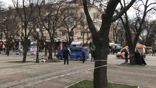 Снимка: Мъж се простреля пред общината в Стара Загора и издъхна