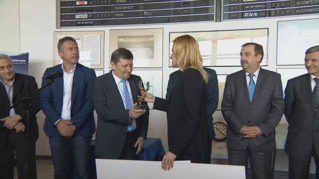 Снимка: Габриела Наплатанова беше отличена за работата си по авиационни теми