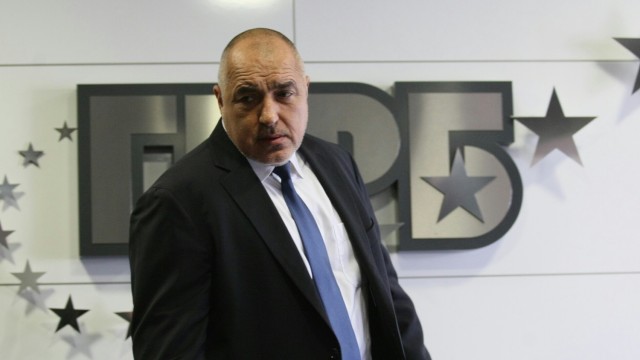 Снимка: Борисов съди Нинова, Йончева – Борисов