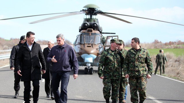 Снимка: Военният министър: Няма пряка опасност от атентати у нас