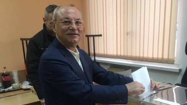 Снимка: Ахмед Доган гласува рано сутринта 